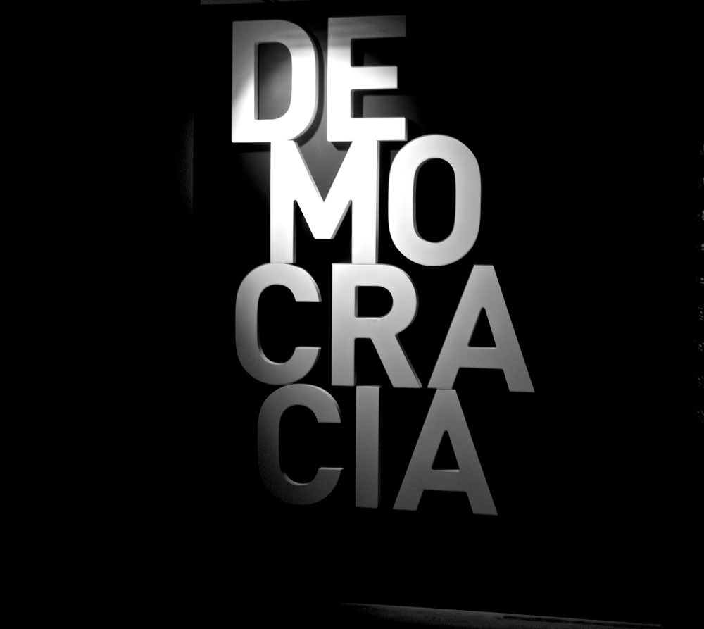 democracia-wall-by-pedro-ribeiro-simoes